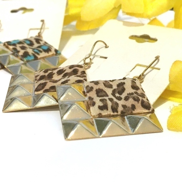 𝅺3/$29! 3 Pairs Lightweight Animal Print Earrings - Picture 4 of 8